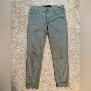 J Brand Anja Slim Pants– Castor Grey
Size: 28 EUC, one small flaw noted in pic